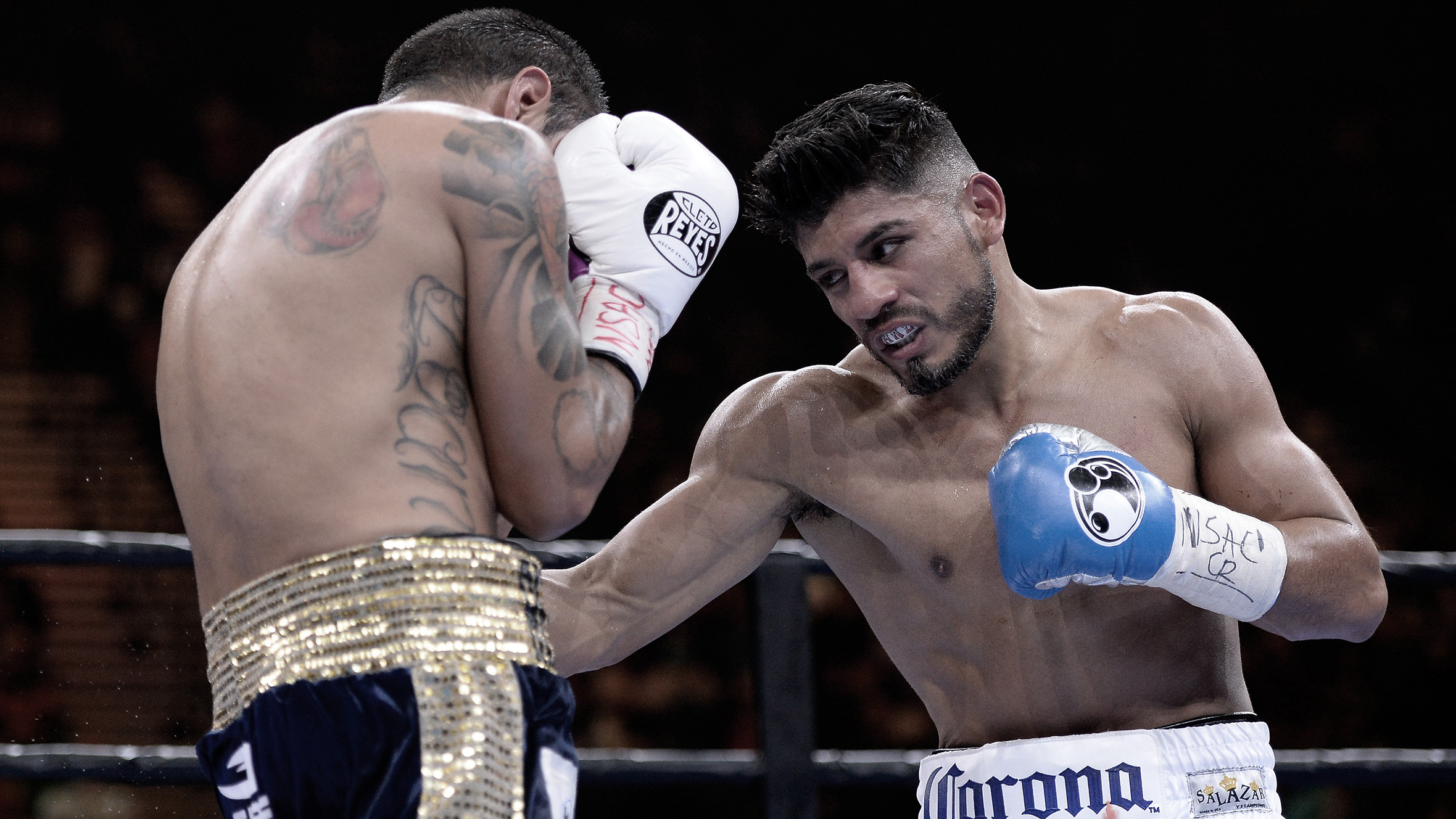 The Moment: Second-round knockdown gives lift to Abner Mares