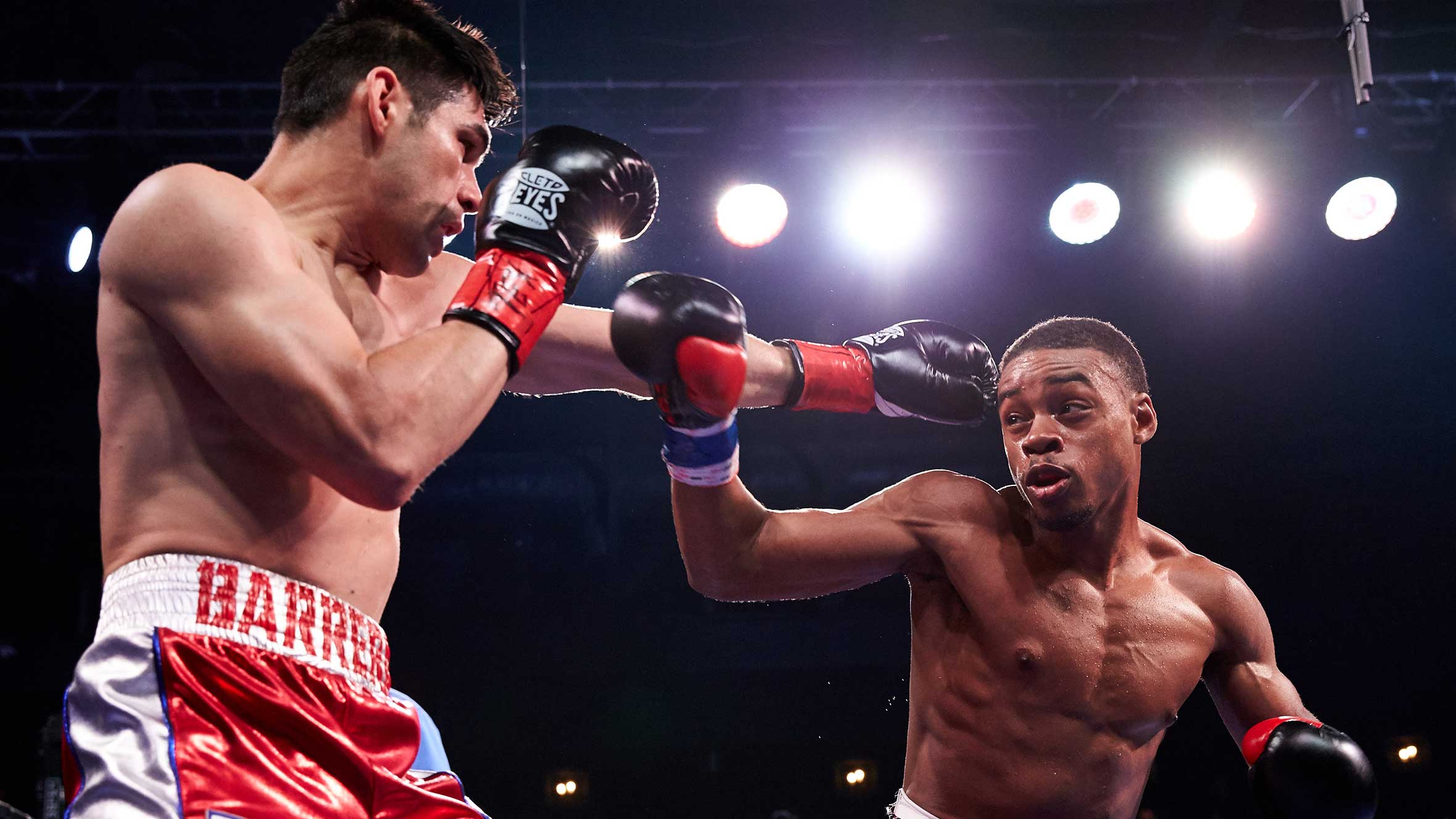 In his hometown debut, Errol Spence Jr. dominates Alejandro Barrera en  route to his fifth straight TKO victory